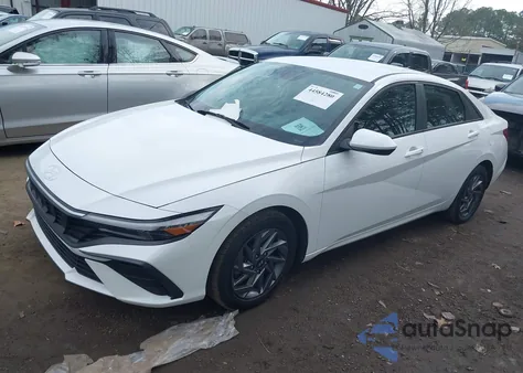 2024 Hyundai Elantra Sel z USA, uszkodzony, nr VIN KMHLM4DG2RU661451